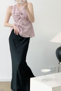 Women's Summer V-neck Twisted Knot Sleeveless Halter Top - Embroidered Cherry Blossom Design, Slim-Fit, Waist-Defining Style
