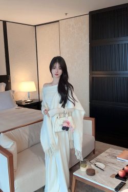 Women's White Alpaca Wool Knitted Cardigan Coat - Warm Autumn Winter Cloak Shawl for Cozy Layering