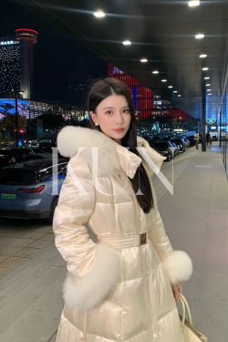 Women's White Duck Down Jacket with Fox Fur Collar - Thick Mid-Length Waist-Defining Winter Style 2024