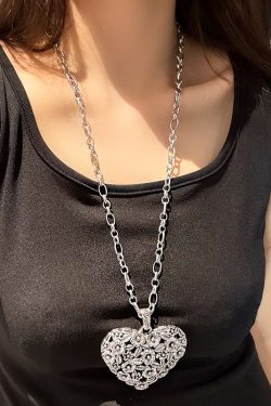 Y2K Hollow Heart Necklace - Long Sweetheart Collarbone Chain for Subculture Style, Heavy-Duty Sweater Accessory