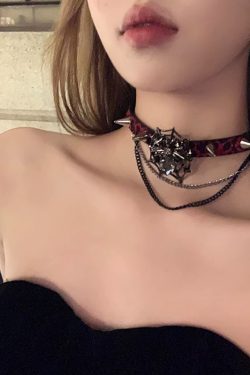 Y2K Spider Choker Necklace for Halloween, Dark Aesthetic Studded Clavicle Chain, Cool Niche Design for Cosplay and Baddie Style