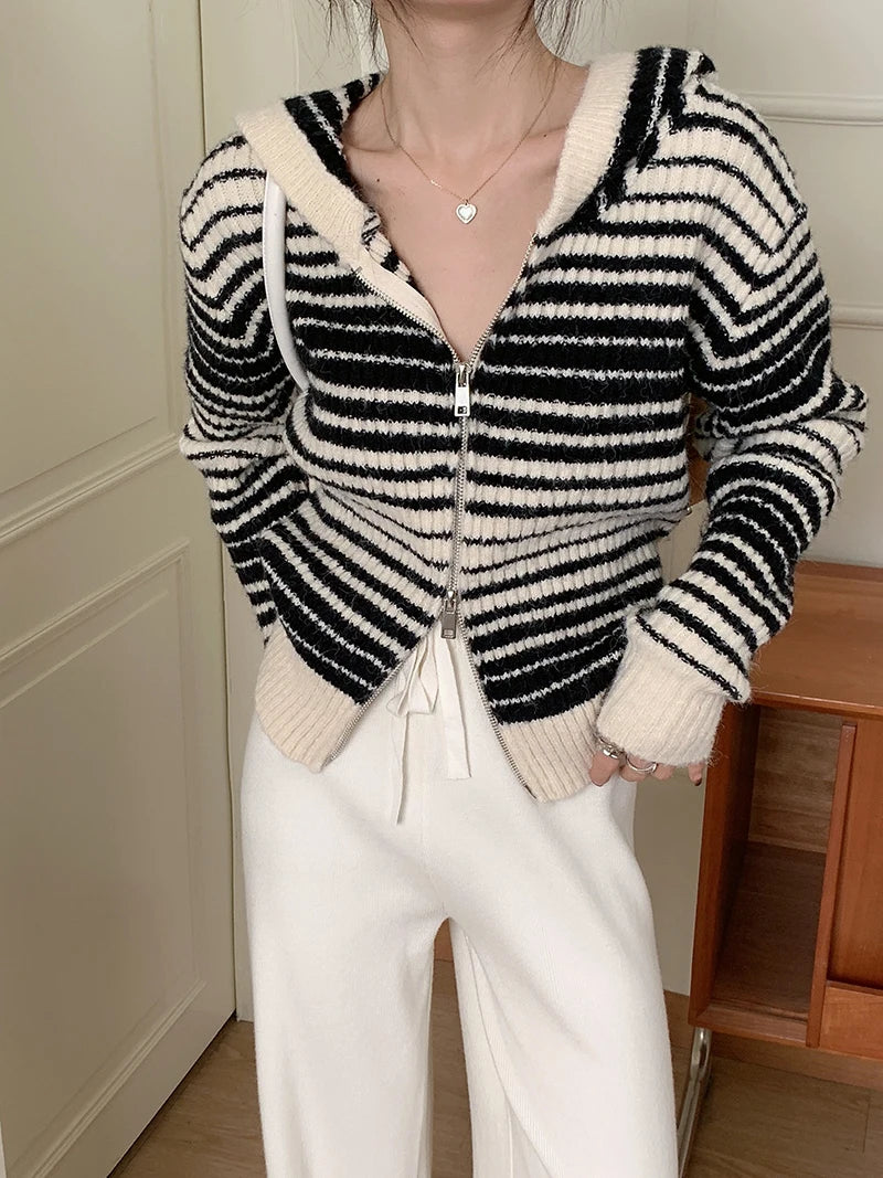 New Style Trends - Aesthetic Urban Curl-Up Zip Cardigan - Outfit Ideas