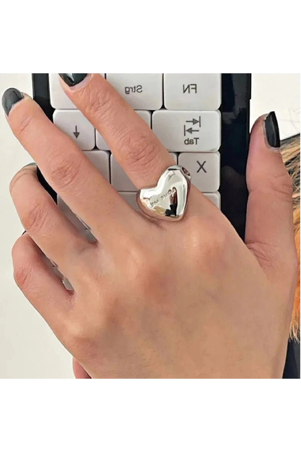New Style Trends - Elegant Silver LOVE Heart Ring - Outfit Ideas