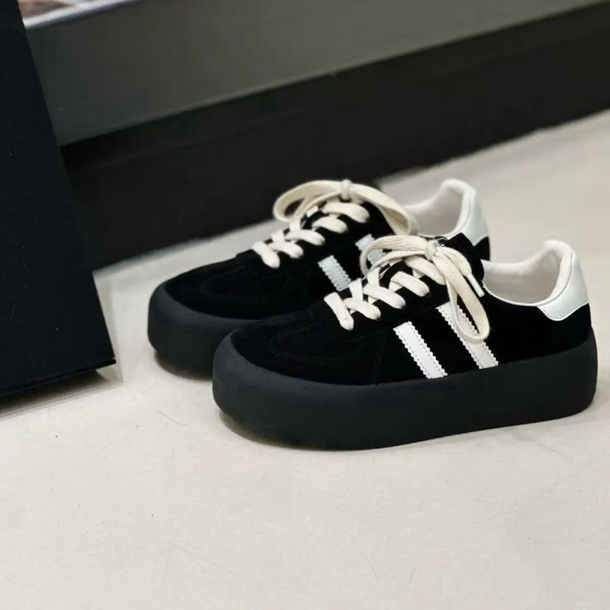 New Style Trends - Mono Rush Aesthetic Retro Sneakers - Outfit Ideas