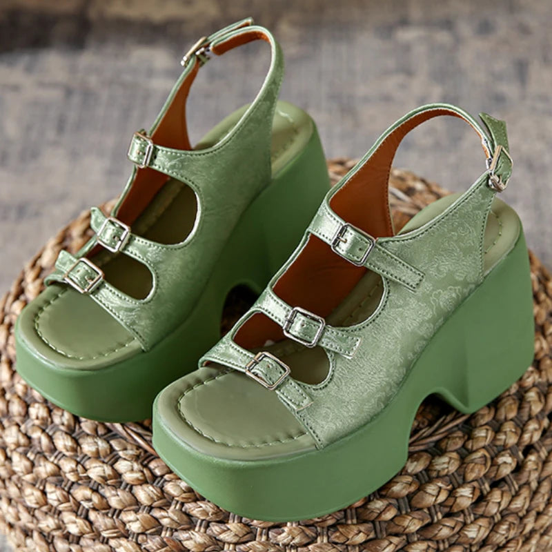 New Style Trends - Retro Aesthetic Chunky Sandals - Outfit Ideas