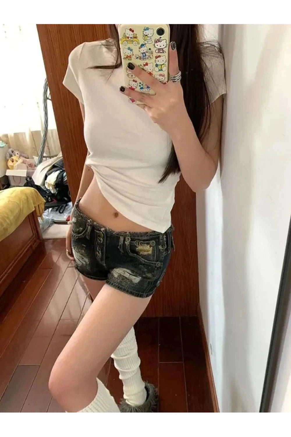 New Style Trends - Y2K Jean Mini Shorts - Outfit Ideas