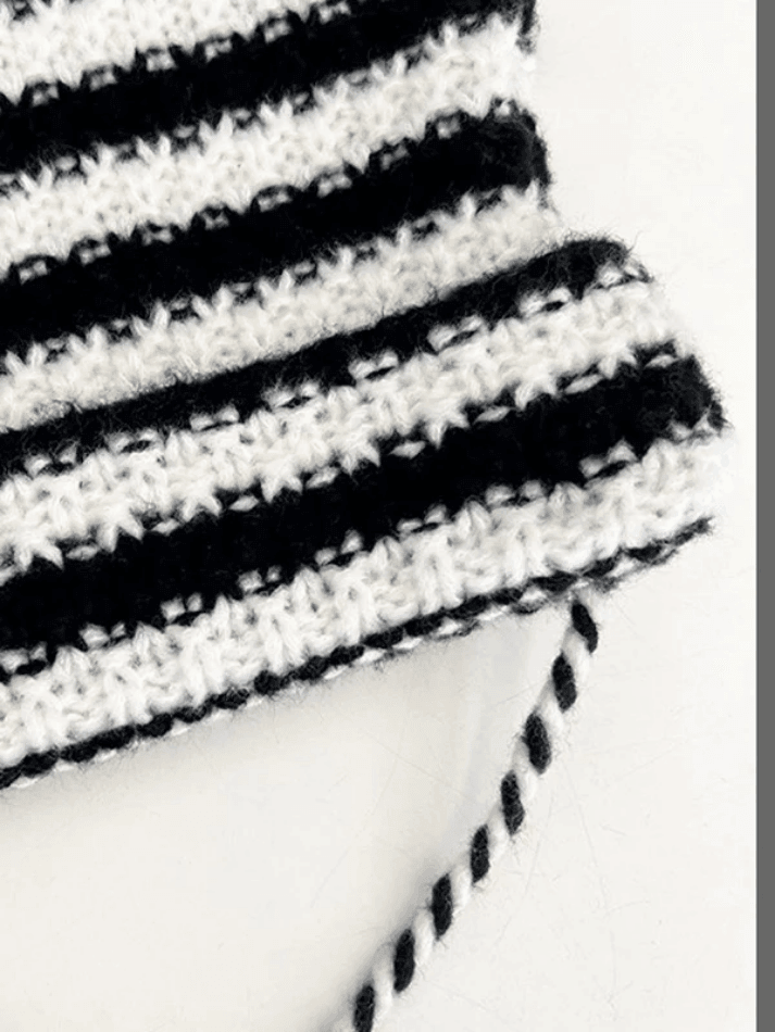 Style Core Aesthetics, New Style Trends - Bonnet Tricoté Rayé Détail Corne