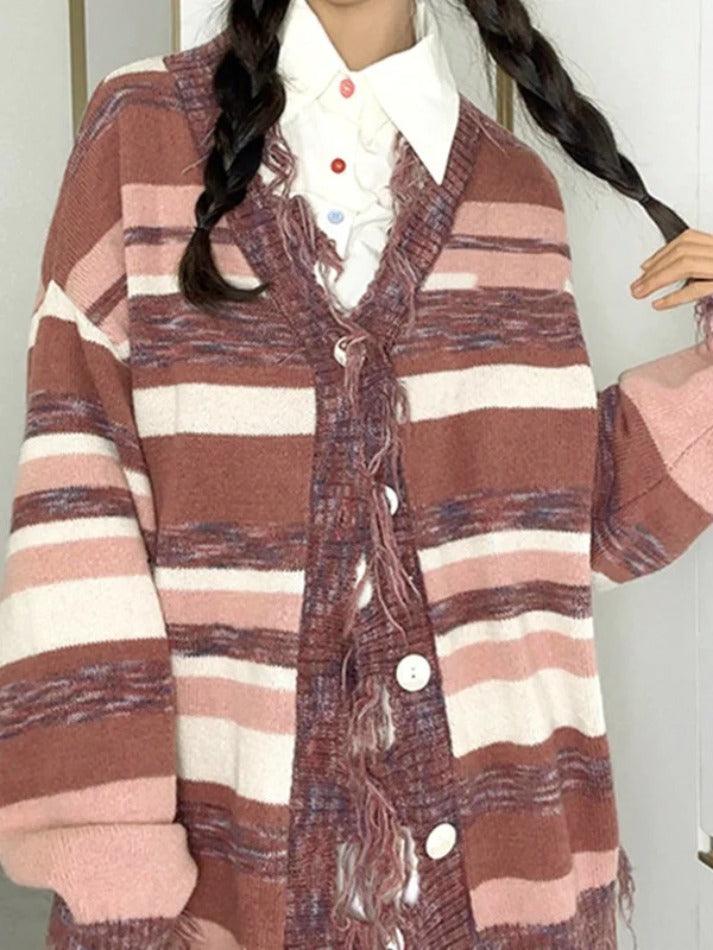 Style Core Aesthetics, New Style Trends - Cardigan ample à col en V et rayures à pompons