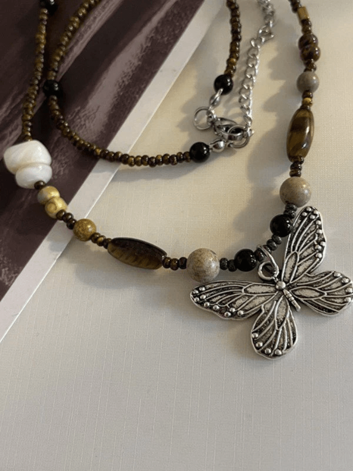 Style Core Aesthetics, New Style Trends - Collier papillon en pierre de perles vintage