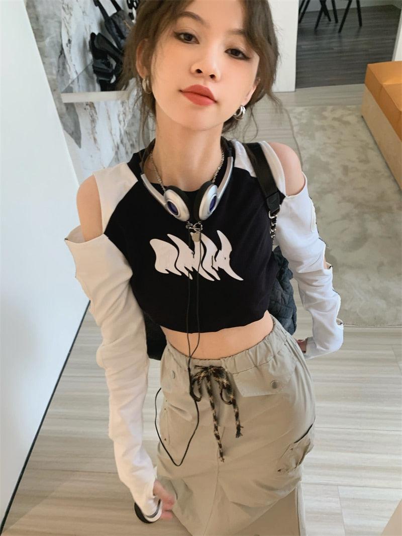 Style Core Aesthetics, New Style Trends - Grunge Cut-Out Crop Top