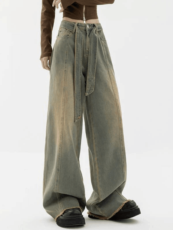 Style Core Aesthetics, New Style Trends - Jean boyfriend avec bretelles à nouer et coutures