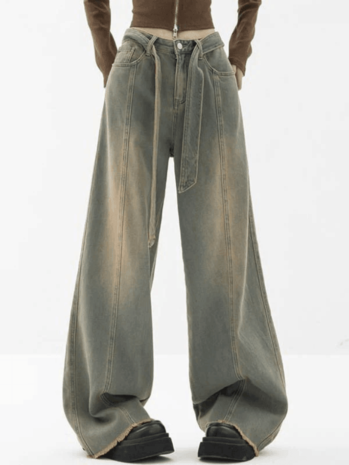 Style Core Aesthetics, New Style Trends - Jean boyfriend avec bretelles à nouer et coutures