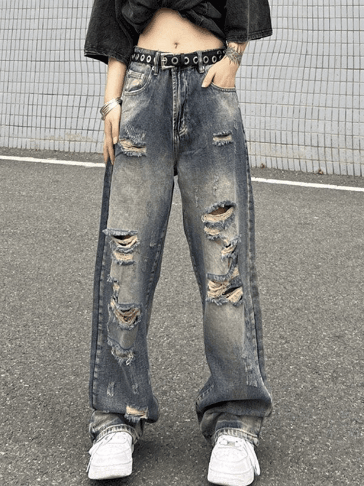 Style Core Aesthetics, New Style Trends - Jean déchiré coupe boyfriend délavé et effiloché