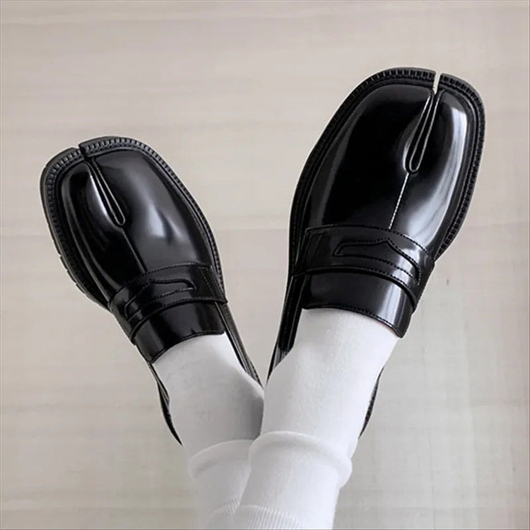 Style Core Aesthetics, New Style Trends - London Bridge Split Toe Tabi Loafers