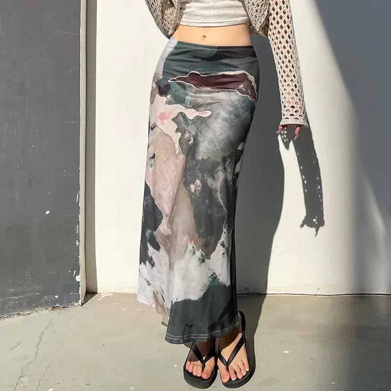 Style Core Aesthetics, New Style Trends - Low Rise Graphic Printed Midi Skirt