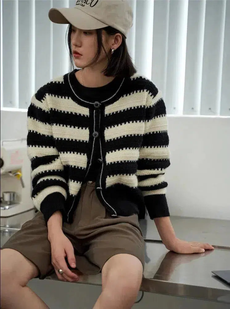 Style Core Aesthetics, New Style Trends - Striped Button Up Cardigan